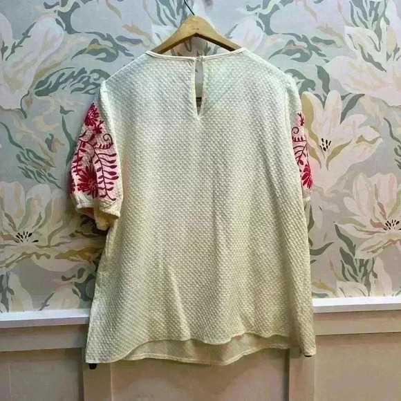 Cream Colored Blouse with Embroidered Pink Floral Design in Arms, Size XL - Picture 4 of 4
